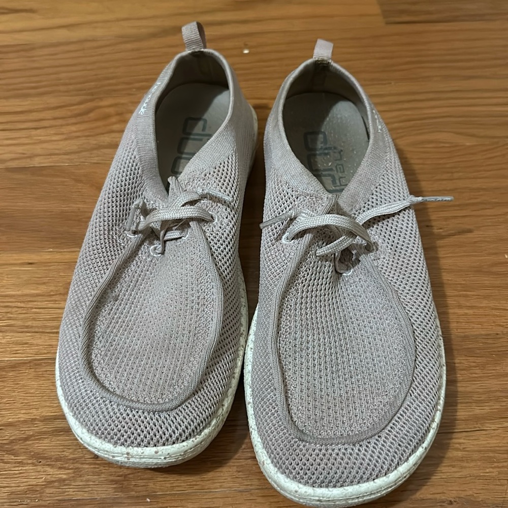 Size 8 Hey dudes. Slightly worn.